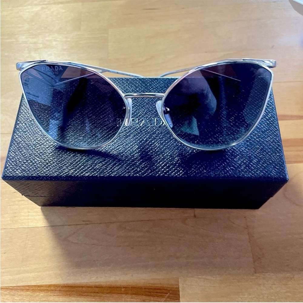 NWOT Prada – Cat Eye Sunglasses Triangle Logo – Silver Purple Gradient – Sz OS - Picture 8 of 13